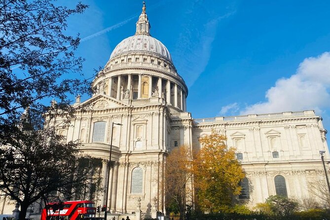Shakespeare's Walking Tour in London - Elizabethan biscuits, mead, and small details