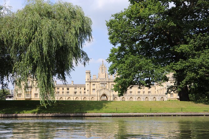 Shared Chauffeured Punt Tour - Shared seating, screens, and the virtual queue