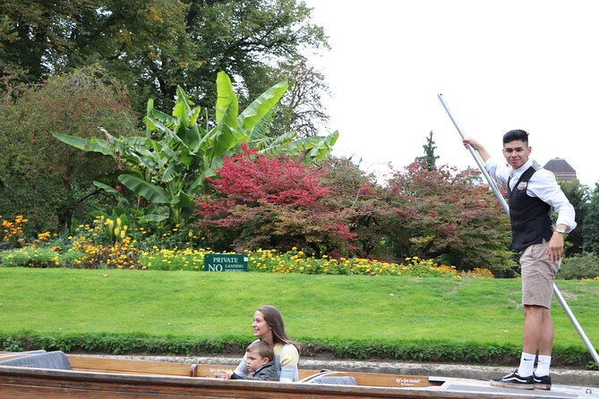 Shared Punt Tour - Cambridge - Why punting is the right way to see Cambridge