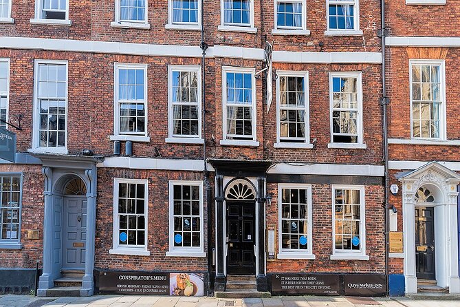 Shared Walking Tour in York - Start with York Minster at Minster Yard
