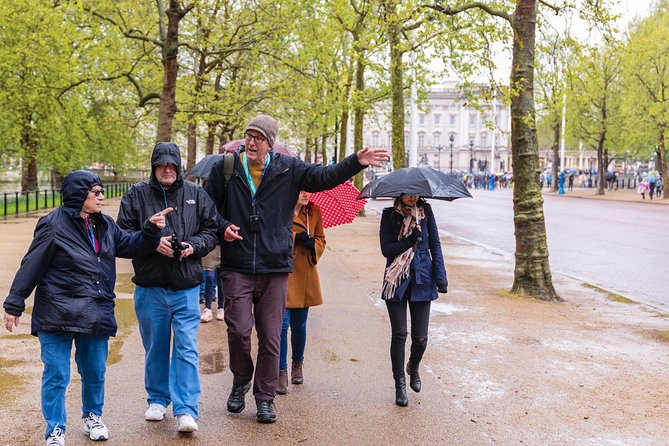 Skip the Line Westminster Abbey & Changing of The Guard Tour - The guides carry much of the tour’s value
