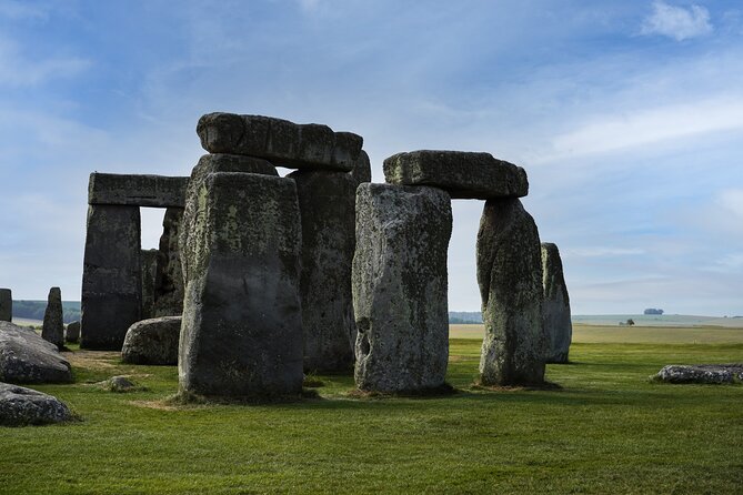Small-Group Day Trip to Stonehenge, Bath and Windsor from London - Three famous places, one very full day