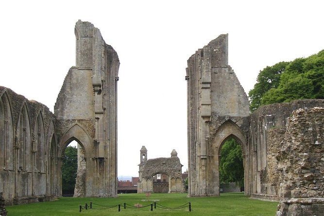 Small-Group Day Trip to Stonehenge, Glastonbury, and Avebury from London - The guide can make or break the day
