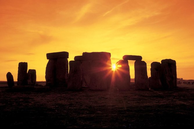 Small-Group to Bath, Lacock, Avebury and Stonehenge from London - Avebury: the ancient stones you can approach