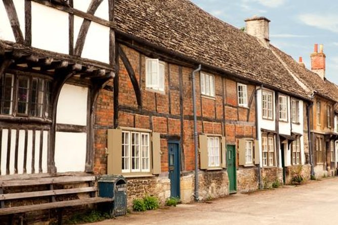 Small-Group to Bath, Lacock, Avebury and Stonehenge from London - The mini-coach and the long country drive