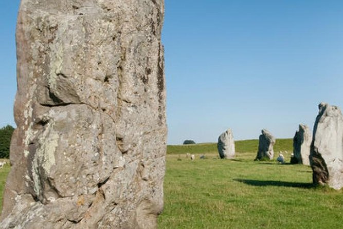 Small-Group to Bath, Lacock, Avebury and Stonehenge from London - Guides make the difference