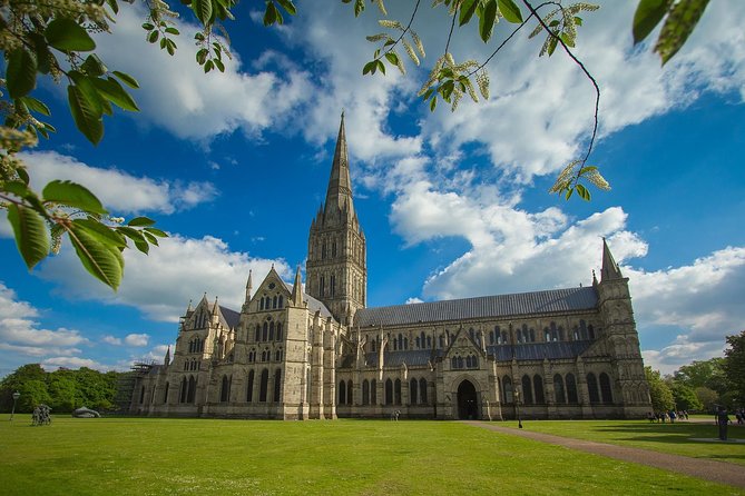 Southampton: Post-Cruise Tour to London via Salisbury, Stonehenge and Windsor - Salisbury Cathedral close, with only 45 minutes