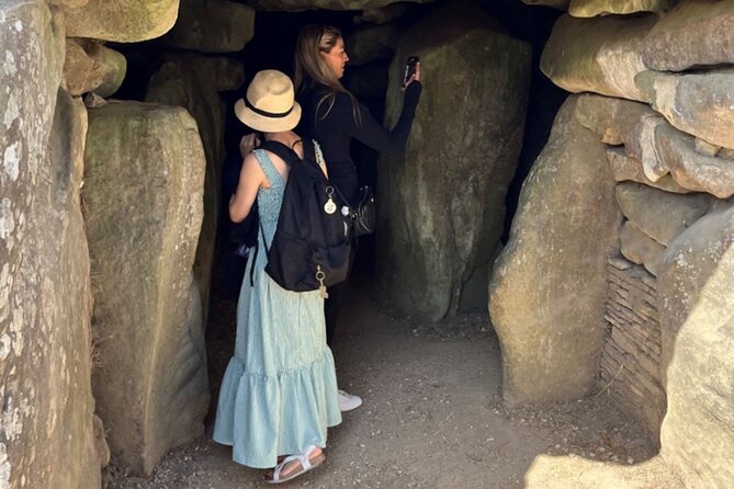Stonehenge and The Stone Circles of Avebury Day Trip from London - The coach ride from Earl’s Court