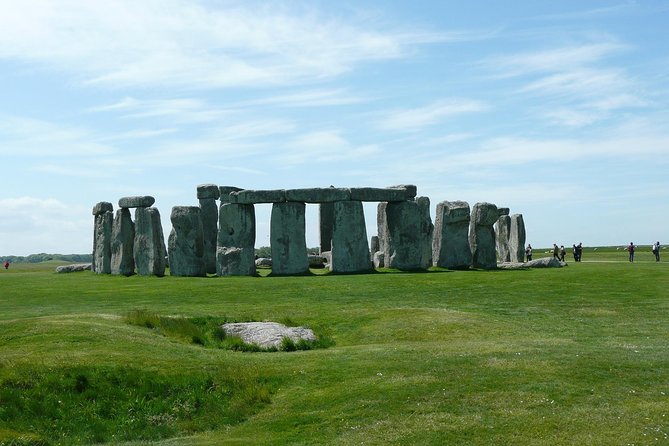 Stonehenge Independent Visit with Private Driver by Luxury Sedan - What the independent format gives you