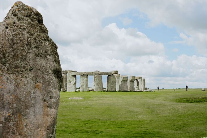 Stonehenge Private Full-Day Tour from Bath for 2-8 guests - The ride from Bath through Wiltshire