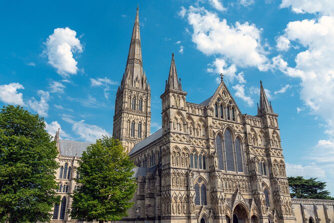 Stonehenge & Salisbury Cathedral: Private Day Trip from London - Stonehenge: two hours at Britain’s best-known prehistoric site