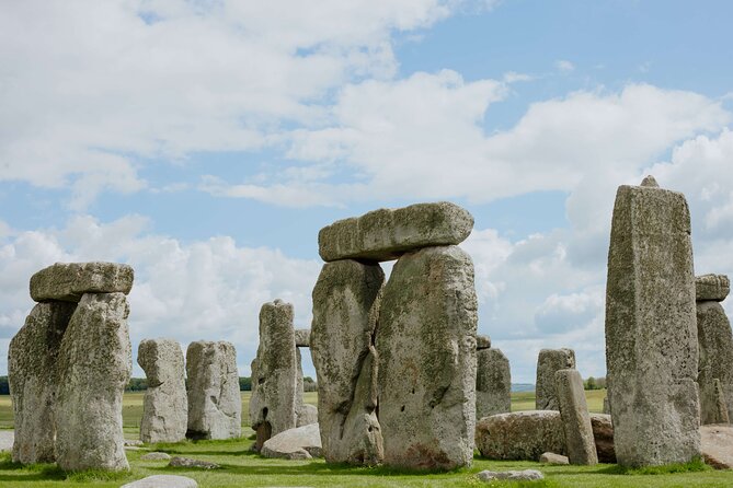 'Stonehenge & Secret England' from Bath for 2-8 curious adventurers - Stonehenge with time to look around