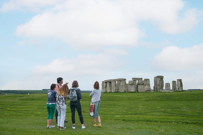 'Stonehenge & Secret England' from Bath for 2-8 curious adventurers - Quiet villages after the main attraction