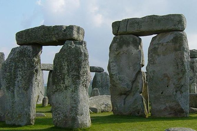 Stonehenge Shuttle Bus from London with Optional Fish & Chips - How much time do you really get?