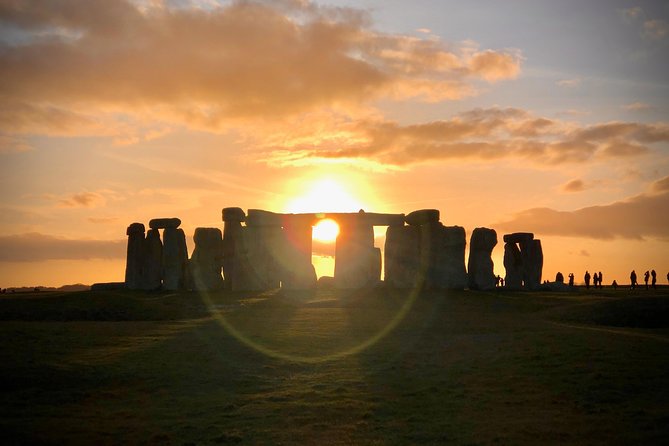 Stonehenge Special Access Guided Morning Tour from London - Leaving London before sunrise