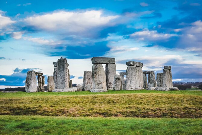 Stonehenge & the Cotswolds Including Admission from Bath - A comfortable start from Bath at 9:15 am