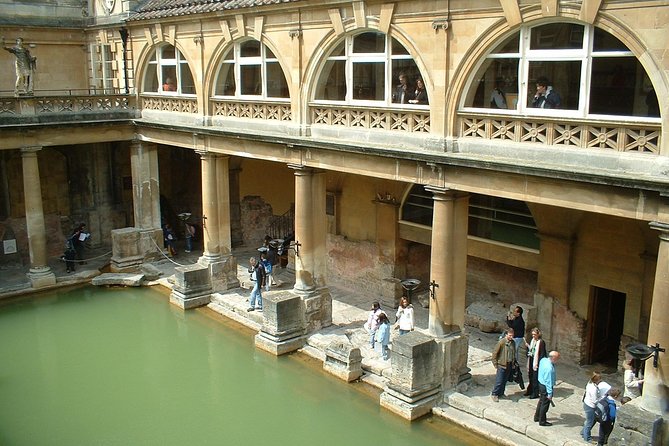 Stonehenge, Windsor Castle, and Bath from London - Commentary, languages, and the role of the guide