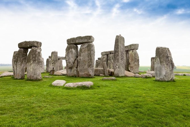 Stonehenge, Windsor Castle and Bath with Pub Lunch in Lacock - Lacock, medieval streets and a late pub lunch