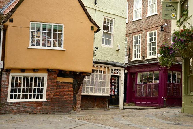 The Best of York on Foot in a Small Group - Finding York’s Roman beginning in Museum Gardens