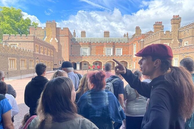 The Changing of the Guard Tour and Buckingham Palace - Seeing the Foot Guards at Buckingham Palace