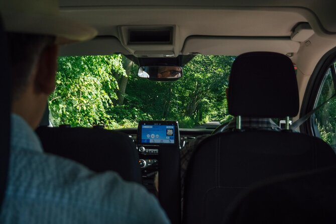 The 'Hidden Cotswolds' Shared Tour from Bath for 2-8 people - Guides who shape the day