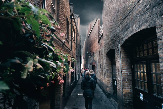 The Original Harry Potter Film Locations Tour : with Boat Ride - The Thames boat ride adds value, with one unanswered detail