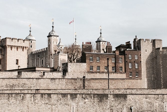 The Tower of London - Small Group Tour with a Local Expert - Entering the Tower and finding the big picture