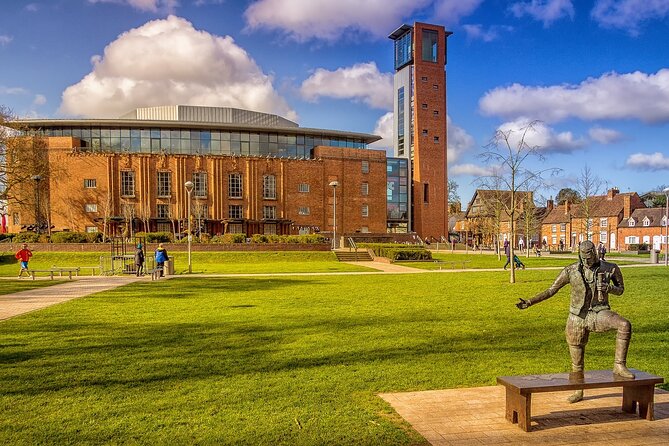 The WalkTalkShow.co.uk - Guided Tour of Stratford upon Avon - Bell Court and the living town center