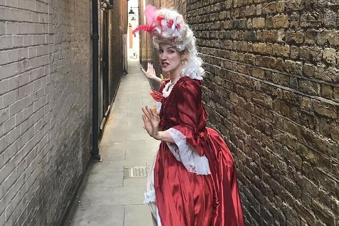 Theatrical Walking Tour with Harlots, Strumpets and Tarts - Theatrical guides who turn a walk into a performance