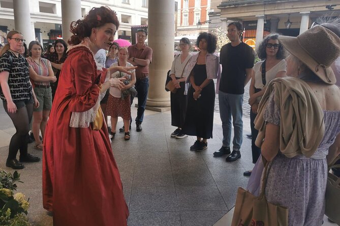 Theatrical Walking Tour with Harlots, Strumpets and Tarts - Why the small group makes a difference