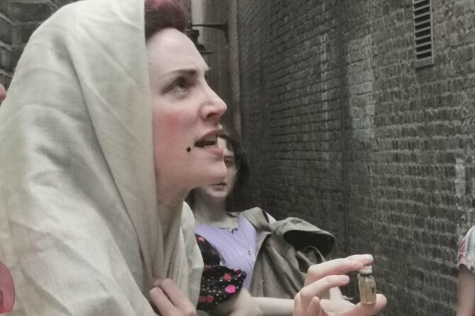 Theatrical Walking Tour with Harlots, Strumpets and Tarts - Humor, shock, and the limits of the subject