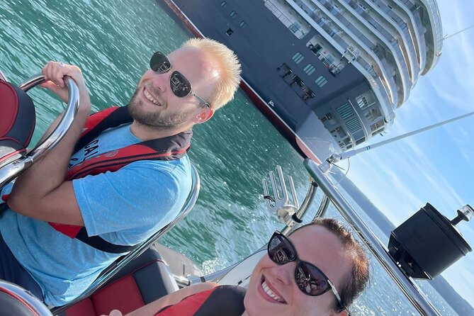 Torquay Coastal RIB Seafari - The guide makes the short trip work