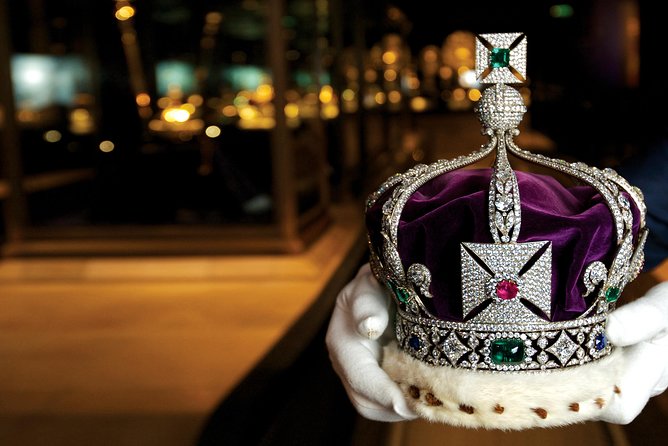Tower of London and Crown Jewels Exhibition Ticket - Starting with a Yeoman Warder