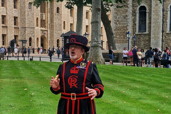 Tower of London Crown Jewels and English Royal History Tour - The Crown Jewels, With More Than 23,000 Gemstones
