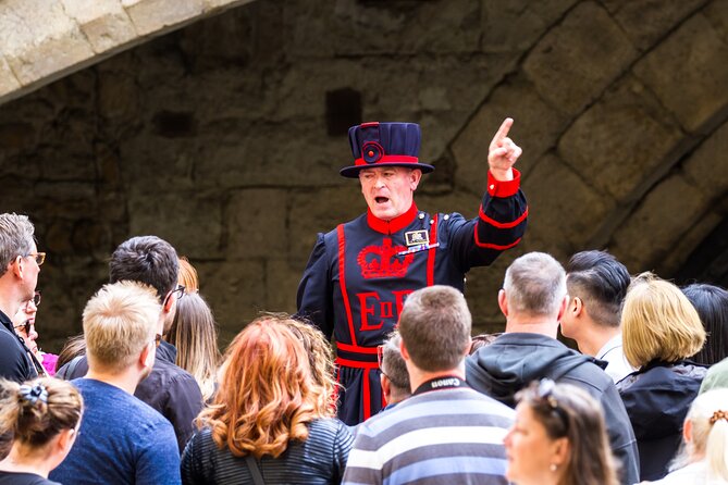 Tower of London: Crown Jewels & Beefeater Opening Ceremony - Seeing the Crown Jewels before the crowds