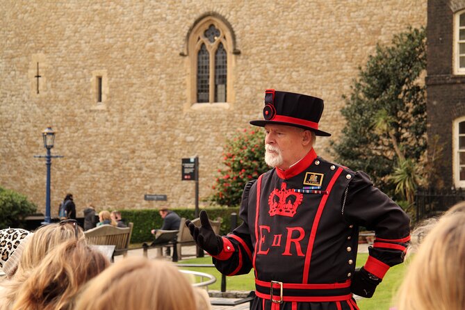 Tower of London: Crown Jewels & Beefeater Opening Ceremony - The self-guided app and the limits of group guiding