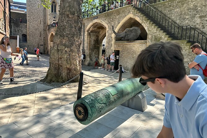 Tower of London for kids & families Private Guided Tour with pre-booked Tickets - The Crown Jewels: the major prize and the main queue