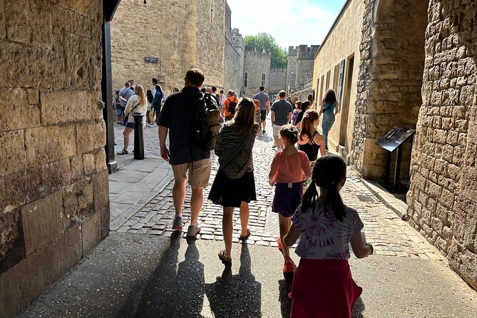 Tower of London for kids & families Private Guided Tour with pre-booked Tickets - Inside the fortress: the Medieval Palace and Tower Green