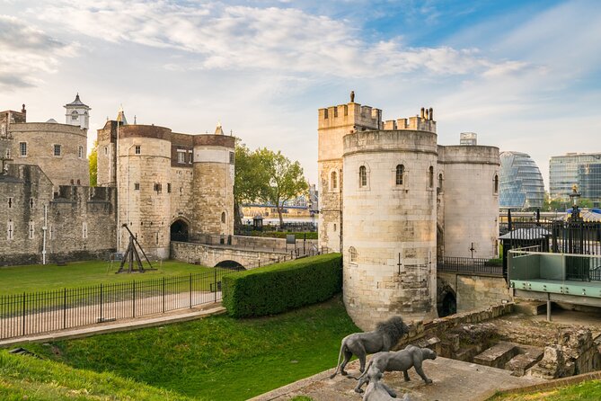 Tower of London Guided Tour, Crown Jewels, Tower Bridge - Beefeaters, ravens, and the human stories