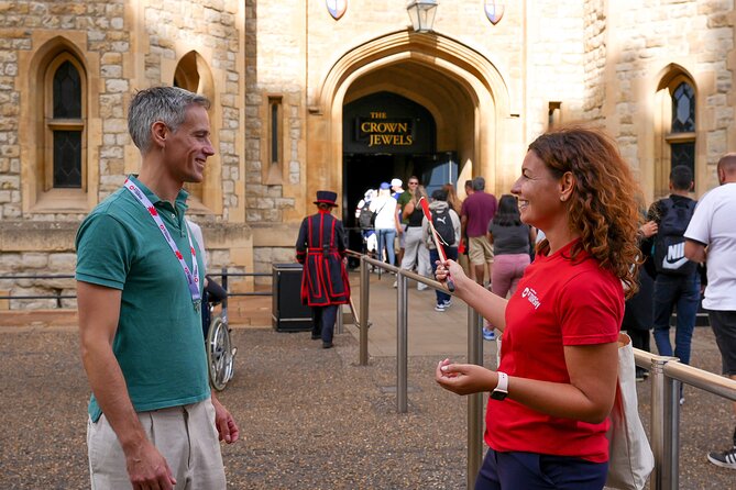 Tower of London: Guided Tour with Thames River Cruise - Walking, weather, and how to plan your day