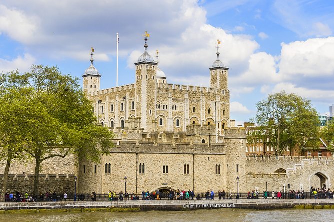 Tower of London with London Hop-On Hop-Off Tour and River Cruise - The western loop covers museums, parks, and Notting Hill