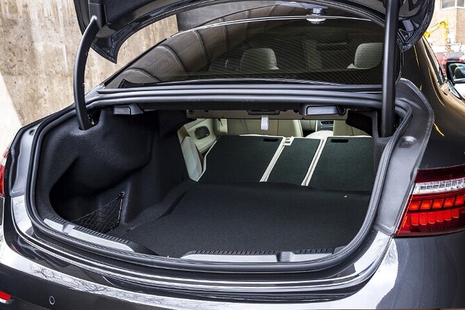 Transfer from Heathrow Airport LHR to Central London by Sedan - Who will get the most from this transfer
