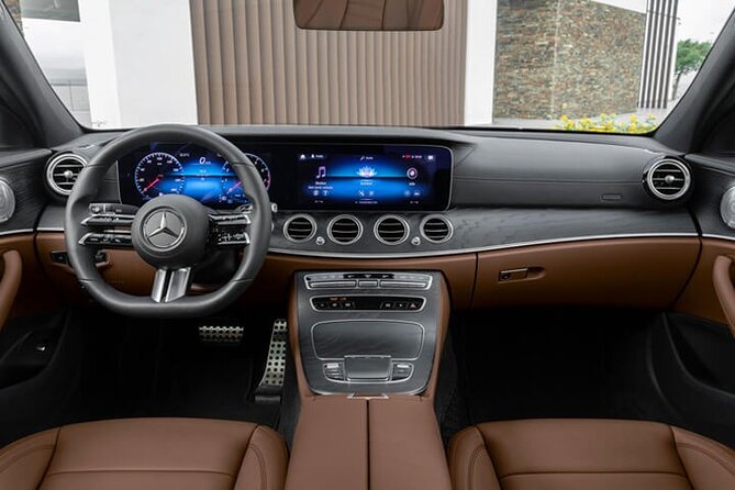 Transfer from Heathrow Airport LHR to Central London by Sedan - A private Heathrow sedan for three people
