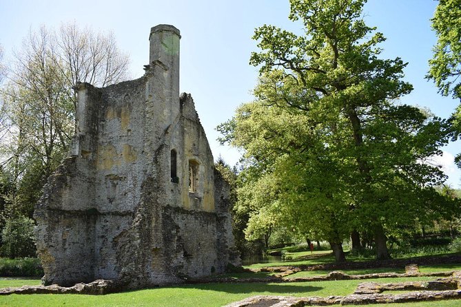 Undiscovered Cotswolds Private Tour - Swinbrook and St. Mary’s Church