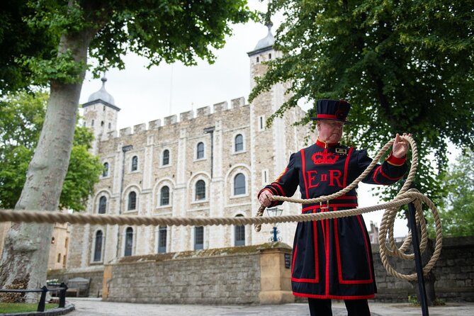 VIP Tower of London and Crown Jewels Tour with Private Beefeater Meet & Greet - Starting near Tower Place
