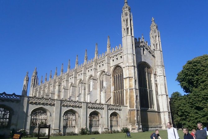 Walking Tour of Cambridge - Walking among the University of Cambridge colleges