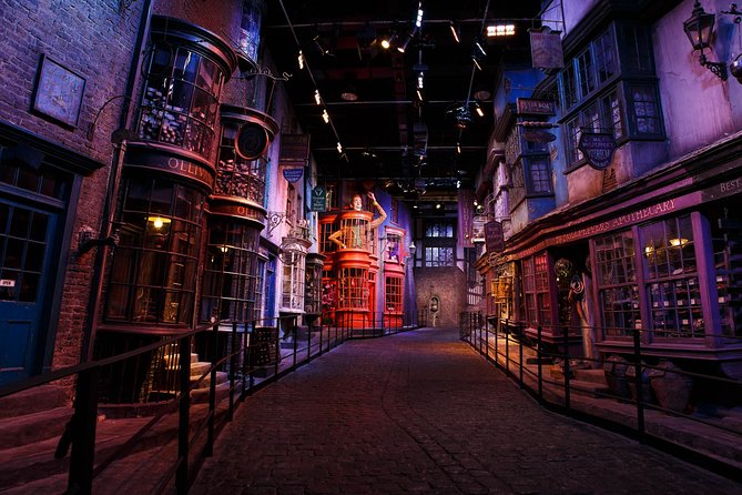 Warner Bros. Studio Tour with Transportation from London - Food, Butterbeer, and the four-hour clock