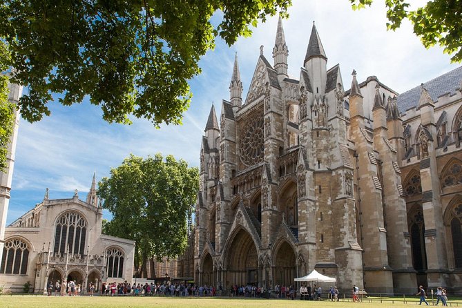 Westminster Abbey Priority Access & Big Ben, Buckingham Tour - What the guides add to the experience