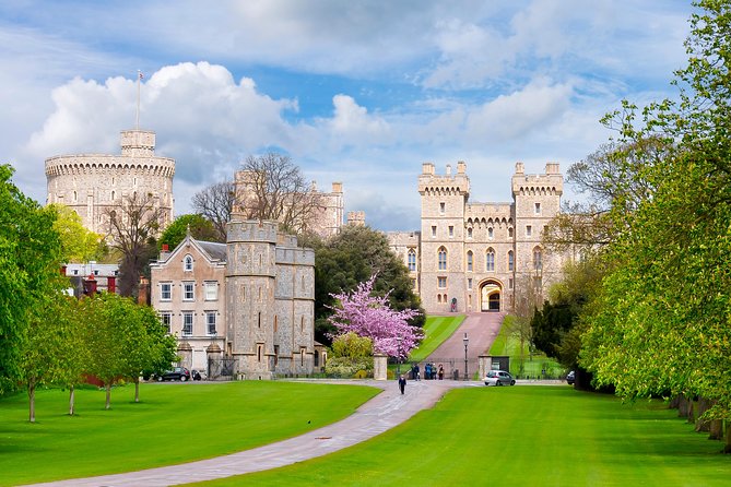 Windsor Castle, Stonehenge and Oxford Day Guided Tour from London - Oxford arrives late in the afternoon