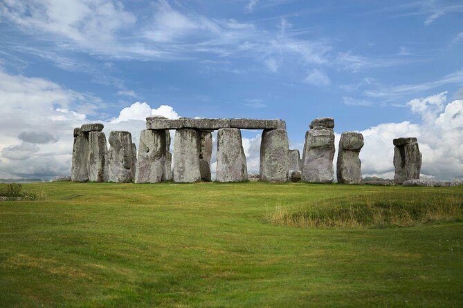 Windsor Castle, Stonehenge, and Oxford Day Trip from London - Stonehenge, ancient stones and a useful museum stop